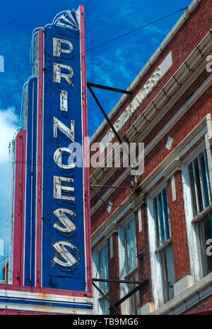 Close-up du Princess Theatre chapiteau dans Columbus, Mississippi, le 16 août 2010. Le théâtre a été construit en 1924. Banque D'Images