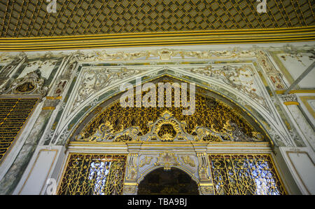 Istanbul, Turquie - Sep 28, 2018. Intérieur du palais de Topkapi, deuxième Cour, l'intérieur de l'édifice du conseil impérial. Banque D'Images