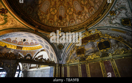 Istanbul, Turquie - Sep 28, 2018. Intérieur du palais de Topkapi, deuxième Cour, l'intérieur de l'édifice du conseil impérial. Banque D'Images