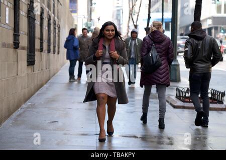 DATE DE SORTIE : 7 juin 2019 TITRE : Late Night Studio : Amazon Studios Réalisateur : Nisha Ganatra PLOT : Une fin de soirée talk-show d'accueil soupçonne qu'elle pourrait bientôt perdre son long-running show. Avec : MINDY KALING que Molly Patel. (Crédit Image : © Amazon Studios/photos) Banque D'Images