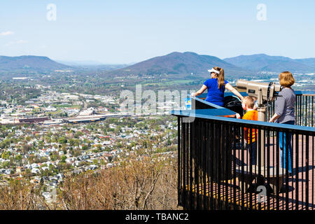 Roanoke, USA - April 18, 2018: City in Virginia during spring with people family during sunny day looking at view from Mill Mountain Park Banque D'Images