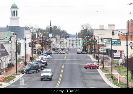 Wytheville, USA - Le 19 avril 2018 : Petite ville village street dans le sud de la Virginie du sud avec ses bâtiments historiques et de l'église paysage urbain Banque D'Images