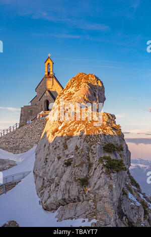 Petite chapelle au sommet de la montagne Wendelstein, Bavière, Allemagne Banque D'Images