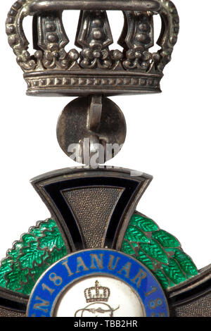 Les commandes d'une agrafe pour un ancien combattant au service des combats de 1848-1849 Quatre-pièces avec fermoir : Membre de la Croix de l'ordre de la chambre de Hohenzollern avec '50' anniversaire cypher, prix d'honneur général 2e classe avec fil fin oeillet. L'Empire allemand : Médaille commémorative de la Guerre de 1870/71 en acier avec du ruban du combattant. La Prusse Hohenzollern : Médaille commémorative des combattants. Inclus est le 1er prix de long service (classe de 1825) sur boucle déployante pour 21 années de service complétées sans l'appliqué, le métal jaune avec RIM. Le député de la Croix de l'ordre de la Chambre, Additional-Rights Clearance-Info-o-Not-Available Banque D'Images