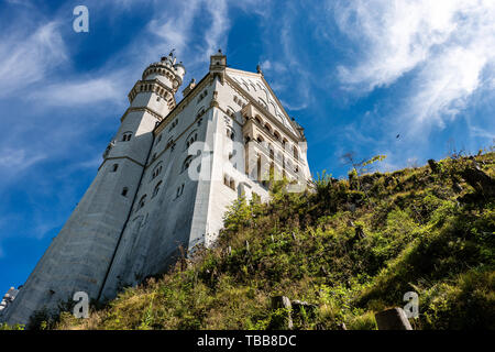 Le château de Neuschwanstein (Nouveau Swanstone - Château de Neuschwanstein Schloss XIX siècle), monument, dans les Alpes bavaroises, l'Allemagne. L'Europe Banque D'Images