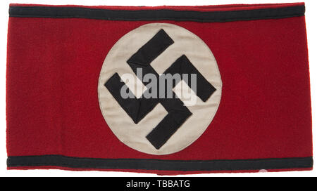 La COLLECTION JOHN PEPERA, un SS-Brassard, construction multi-pièces, de laine rouge, champ de base avec 8,5 cm de diamètre, central, nervuré verticalement, teinté blanc rayonne, champ circulaire avec un montage incliné, côtelés, ruban rayonne noir croix gammée. Les bords supérieur et inférieur de la bordée brassard avec 8 mm de large striée verticalement, rayonne noir bande. Complet avec brassard 'noir (double cercle) RZM 630/36 SS (double cercle)' tag chiffon, Editorial-Use-seulement. Banque D'Images