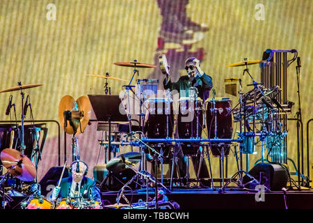 Vérone, Italie. 29 mai, 2019. Elton John, légende vivante du monde de la musique pop, a effectué pour la première date de l'Arena di Verona et des trois dates prévues en Italie (le troisième sera un Lucques le 7 juillet) de son adieu Route de brique jaune, la tournée d'adieux à la scène en 2018 aux États-Unis et qui comprendra 300 concerts en 3 ans et sur 5 continents. Un concert autobiographique qui touche tous les plus grands hits du roi de la pop. Credit : Luigi Rizzo/Pacific Press/Alamy Live News Banque D'Images