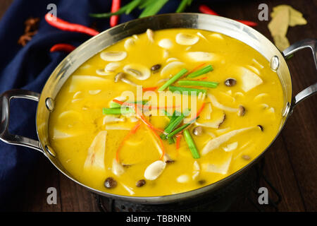 Ragoût de champignons soupe de pousses de bambou Banque D'Images