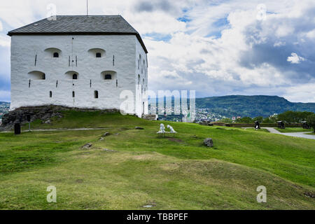 Le Donjon (tour de défense) est le bâtiment principal de la forteresse de Kristiansten Festning) (Kristiansten, Trondheim, Norvège Banque D'Images