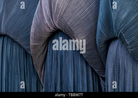 La beauté fascinante des costumes traditionnels sardes, toujours portés dans les villages à travers l'île. Sardaigne, Italie. Banque D'Images