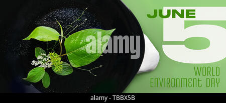 Poster horizontal pour la journée mondiale de l'environnement avec lettrage. Site web Banner, couvrir. Un bouquet de plantes dans une plaque noire isolé sur fond vert. Banque D'Images