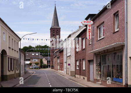 Le village de Keyenberg près de Erkelenz est de céder la place à la Garzweiler mine de lignite dans les prochaines années, Erkelenz, Allemagne. der Ort Keyenberg bei Banque D'Images