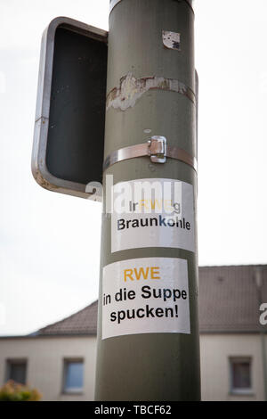 Le village de Keyenberg près de Erkelenz est de céder la place à la Garzweiler mine de lignite dans les prochaines années, de protestation, autocollant Erkelenz, Allemagne. der O Banque D'Images