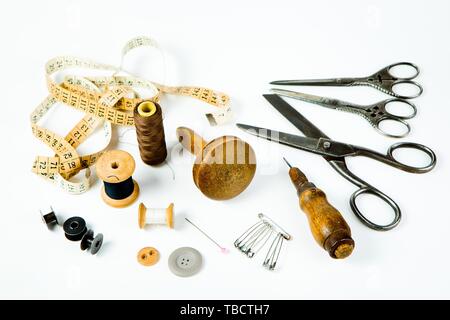 Vintage tailleur ensemble d'outils en bois, repriser champignons, awl et autres vieux instrument d'adaptation fait main Banque D'Images