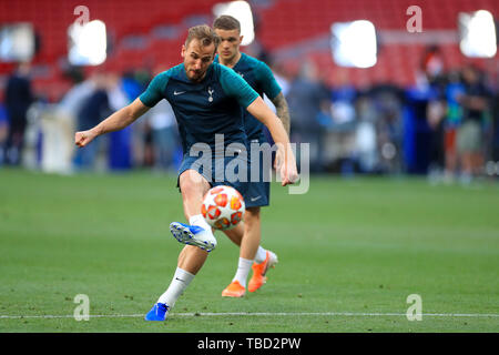 Tottenham Hotspur Harry Kane lors d'une session de formation à l'Estadio Metropolitano, Madrid. Banque D'Images