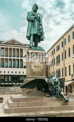 Vue sur Campo Manin avec monument de Ludovico Manin Giovanni Banque D'Images