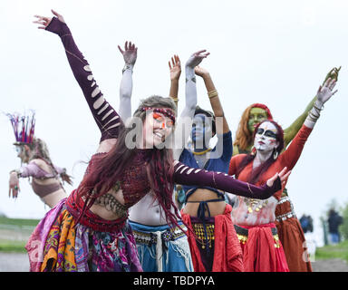 Revelers inscrivez-vous Beltane groupe pour les premiers signes de l'été sur Calton Hill pour fêter Beltane Fire Festival mettant en vedette : Atmosphère Où : Édinbourg, Royaume-Uni Quand : 30 Avr 2019 Crédit : Euan Cherry/WENN Banque D'Images