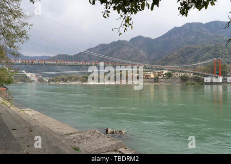 Rishikesh, Uttarakhand / Inde - 0312 En 2019, la ville spirituelle du yoga et méditation fermer le Gange en Inde. Banque D'Images