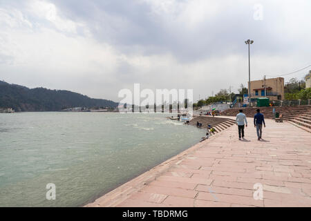 Rishikesh, Uttarakhand / Inde - 0312 En 2019, la ville spirituelle du yoga et méditation fermer le Gange en Inde. Banque D'Images