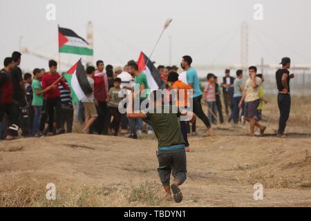 La ville de Gaza, la bande de Gaza, en Palestine. 31 mai, 2019. Des affrontements entre Palestiniens et soldats israéliens à l'est de la ville de Gaza. Credit : Dawoud Alkas Abo/Quds Net News Wire/ZUMA/Alamy Live News Banque D'Images