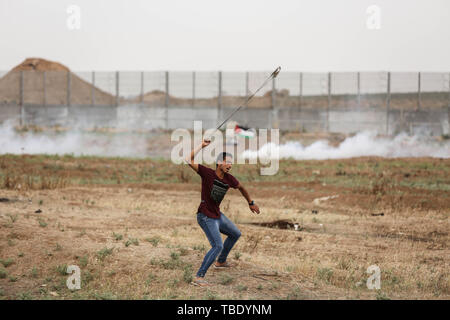 La ville de Gaza, la bande de Gaza, en Palestine. 31 mai, 2019. Des affrontements entre Palestiniens et soldats israéliens à l'est de la ville de Gaza. Credit : Dawoud Alkas Abo/Quds Net News Wire/ZUMA/Alamy Live News Banque D'Images