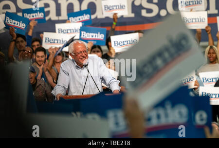 Pasadena, États-Unis. 31 mai, 2019. Le sénateur américain et candidat à la présidentielle, Bernie Sanders, prend la parole à un rassemblement électoral à Pasadena, en Californie. La présidence a parlé de 2020 partisans à la Pasadena Convention Center. Ce week-end Sanders assistera également à l'état du Parti démocratique de Californie 2019 Convention de San Francisco. Credit : SOPA/Alamy Images Limited Live News Banque D'Images