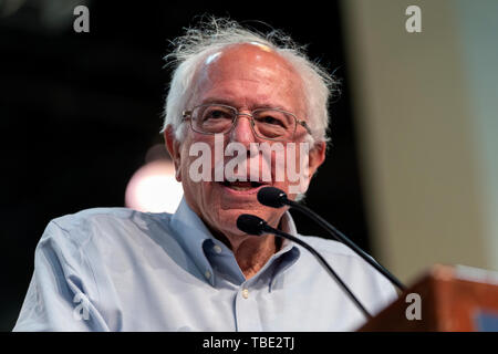 Pasadena, États-Unis. 31 mai, 2019. Le sénateur américain et candidat à la présidentielle, Bernie Sanders, prend la parole à un rassemblement électoral à Pasadena, en Californie. La présidence a parlé de 2020 partisans à la Pasadena Convention Center. Ce week-end Sanders assistera également à l'état du Parti démocratique de Californie 2019 Convention de San Francisco. Credit : SOPA/Alamy Images Limited Live News Banque D'Images