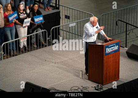 Pasadena, États-Unis. 31 mai, 2019. Le sénateur américain et candidat à la présidentielle, Bernie Sanders, prend la parole à un rassemblement électoral à Pasadena, en Californie. La présidence a parlé de 2020 partisans à la Pasadena Convention Center. Ce week-end Sanders assistera également à l'état du Parti démocratique de Californie 2019 Convention de San Francisco. Credit : SOPA/Alamy Images Limited Live News Banque D'Images