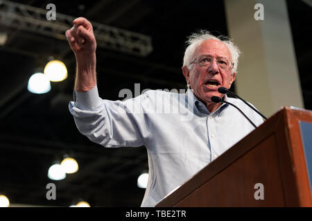 Pasadena, États-Unis. 31 mai, 2019. Le sénateur américain et candidat à la présidentielle, Bernie Sanders, prend la parole à un rassemblement électoral à Pasadena, en Californie. La présidence a parlé de 2020 partisans à la Pasadena Convention Center. Ce week-end Sanders assistera également à l'état du Parti démocratique de Californie 2019 Convention de San Francisco. Credit : SOPA/Alamy Images Limited Live News Banque D'Images