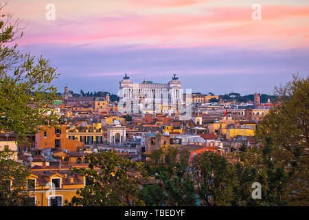 Rome ville colorée vue du coucher de soleil, capitale de l'Italie Banque D'Images