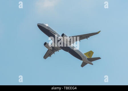 Saigon, Vietnam - Mai 25, 2019. V8-RBX Royal Brunei Airlines Airbus A320 le décollage de l'aéroport Tan Son Nhat (SGN). Banque D'Images