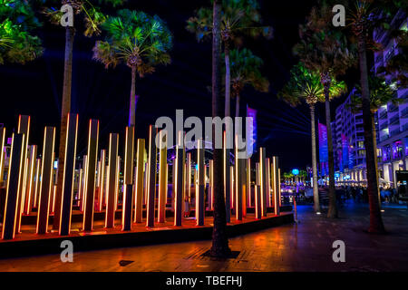 Au cours de l'installation d'art lumière vive, Sydney festival lumière populaires tenues durant le début de l'hiver. Banque D'Images