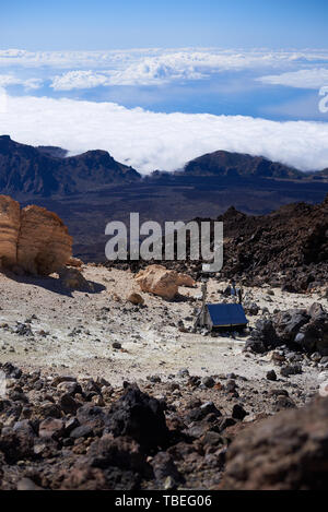 Station météorologique et détecteur de sismic sur la montagne Teide à Tenerife, Espagne Banque D'Images