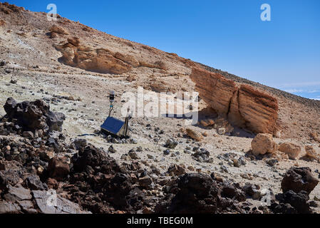 Station météorologique et détecteur de sismic sur la montagne Teide à Tenerife, Espagne Banque D'Images