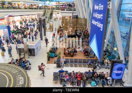 Salle d'embarquement à l'Aéroport International Liszt Ferenc de Budapest (BUD) est l'un des aéroports les plus fréquentés en Europe centrale et Banque D'Images