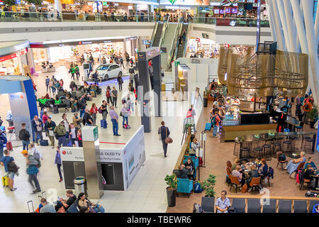 Salle d'embarquement à l'Aéroport International Liszt Ferenc de Budapest (BUD) est l'un des aéroports les plus fréquentés en Europe centrale et Banque D'Images