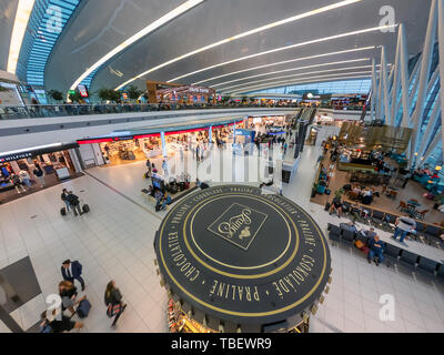 Salle d'embarquement à l'Aéroport International Liszt Ferenc de Budapest (BUD) est l'un des aéroports les plus fréquentés en Europe centrale et Banque D'Images