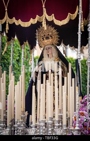 Paso de la Virgen, statue de la Vierge Marie avec auvent, Semana Santa, la Semaine Sainte, Almeria, Andalousie, Espagne Banque D'Images