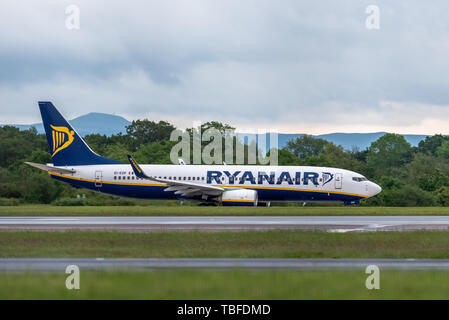 MANCHESTER UK, 30 mai 2019 : vol Ryanair Boeing 737 FR3218 à Milan prend son envol sur la piste 23L à l'aéroport. Manchaester Banque D'Images