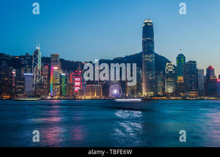 Vue de nuit dans le port de Victoria, Hong Kong Banque D'Images