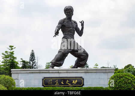 Statue en bronze de Bruce Lee dans la vallée écologique Junan, Shunde, Foshan, Guangdong Banque D'Images