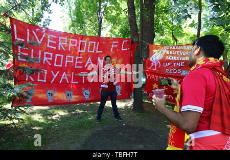 Kiev, Ukraine - le 26 mai 2018 : Liverpool s'amuser à Taras Shevchenko Park dans le centre de Kiev ville avant la finale de la Ligue des champions de 2018 Live Banque D'Images