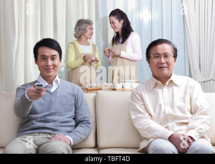 Faire des boulettes de pâte à la maison Banque D'Images