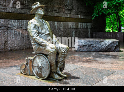 Statue de Franklin Roosevelt assis dans son fauteuil roulant dans le Franklin Roosevelt Memorial à Washington DC, USA le 13 mai 2019 Banque D'Images