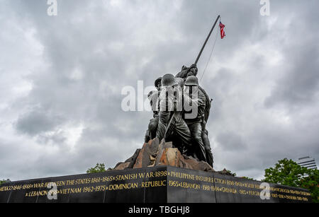 United States Marine Corps War Memorial dépeignant la plantation du drapeau sur Iwo Jima lors de la DEUXIÈME GUERRE MONDIALE dans la région de Arlington, Virginia, USA le 13 mai 2019 Banque D'Images