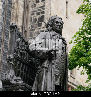 Johann Sebastian Bach Statue devant l'église St Thomas, Thomaskirche Leipzig, Saxe, Allemagne, Europe Banque D'Images