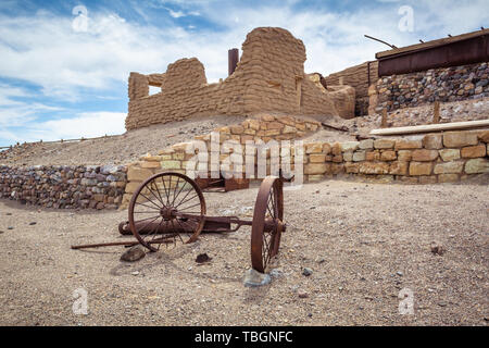 Vestiges de fonctionnement industriel à l'old Harmony Borax mine works dans Death Valley National Park, en Californie. USA Banque D'Images