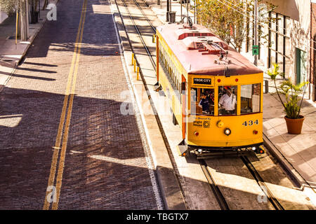 Ybor City Tampa Bay, en Floride. 19 janvier 2019 , vue de dessus du tramway. Ybor City est un quartier historique à Tampa. Banque D'Images