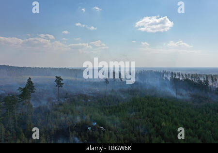 Drone image du feu de forêt juste au nord de Söderköping, Suède. Banque D'Images