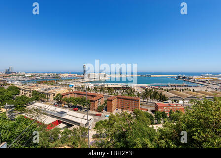 Barcelone - vue aérienne du port (commercial dock) voir vu de la colline de Montjuic. Catalogne - Espagne - Europe Banque D'Images